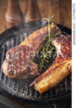 吉比爾帶骨腰肉 鐵板烤北海道鹿肉 吉比爾帶骨腰肉 鐵板烤北海道鹿肉 117586770