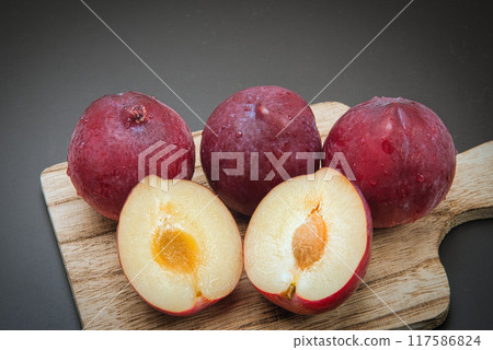 A cross-section of a plum, whose skin is as nutritious as its flesh. 117586824