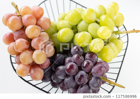 autumn fruit grapes 117586996