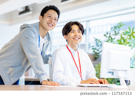 兩人拍攝合作的商業場景：WEEK Shibadaimon（Sun Frontier Fudousan） 117587153