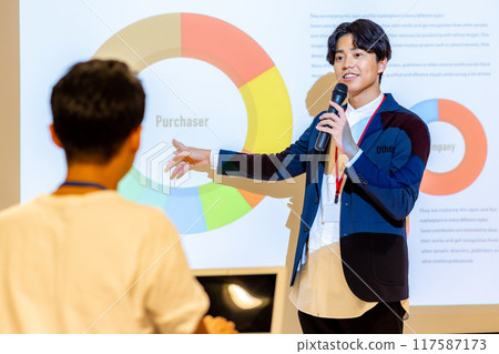 Young man giving a presentation Photo cooperation: WEEK Shibadaimon (Sun Frontier Fudousan) 117587173