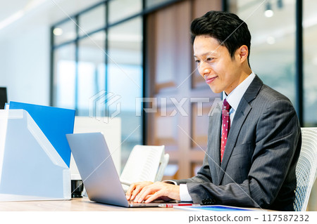 Suit businessman shooting cooperation: WEEK Shibadaimon (Sun Frontier Fudousan) 117587232