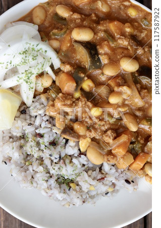 Keema curry with plenty of beans and vegetables, 15-grain rice curry Keema curry with plenty of beans and vegetables, 15-grain rice curry 117587922