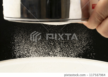 Sifting flour Sifting flour Making steamed bread Sifting flour Sifting flour Making steamed bread 117587964