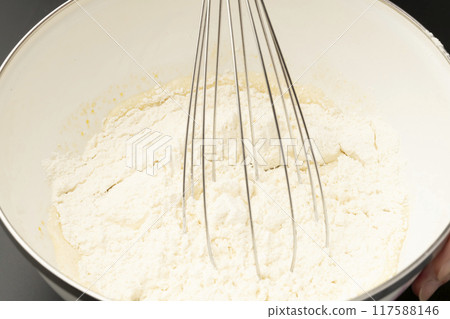 製作饅頭：將材料混合 117588146