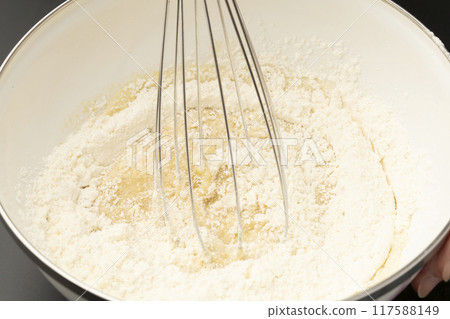 製作饅頭：將材料混合 117588149