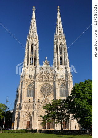 Central Europe, Austria, World Heritage Site, Vienna Historical District, Votive Church along Ringstrasse Central Europe, Austria, World Heritage Site, Vienna Historical District, Votive Church along Ringstrasse 117589028