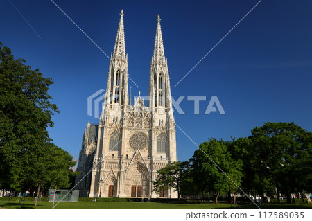 Central Europe, Austria, World Heritage Site, Vienna Historical District, Votive Church along Ringstrasse Central Europe, Austria, World Heritage Site, Vienna Historical District, Votive Church along Ringstrasse 117589035