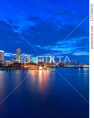 Yokohama Minato Mirai night view, Ferris wheel, Red Brick Warehouse 117589059