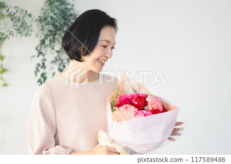 Middle women with flowers Middle women with flowers 117589486