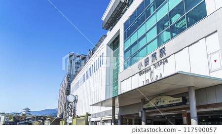 小田原站車站大樓和小田原城前的城市景觀[神奈川縣小田原市] 117590057