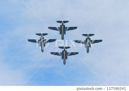 Overhead, the Japan Air Self-Defense Force's T-4 Blue Impulse in diamond formation 117590241