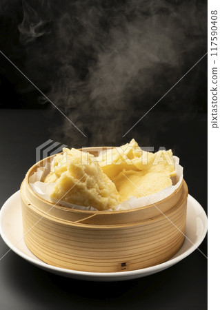 製作饅頭 用蒸籠蒸饅頭 製作饅頭 用蒸籠蒸饅頭 117590408
