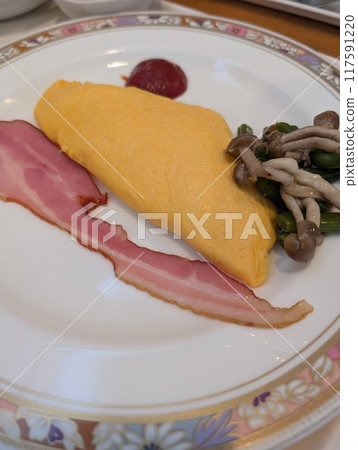 Western breakfast of bacon, mushrooms and omelette Western breakfast of bacon, mushrooms and omelette 117591220
