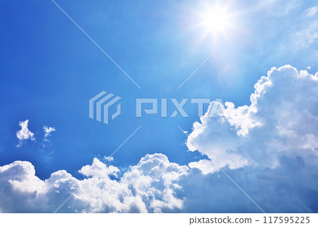 夏天藍天、雲彩和太陽 夏天藍天、雲彩和太陽 117595225