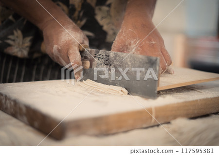 Making homemade soba noodles 117595381
