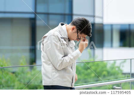Depressed man in work clothes 117595405