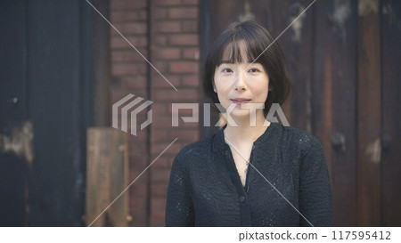 A woman looking back with a smile 117595412