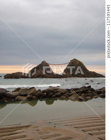 The Married Couple Rocks of Sakurai Futamigaura, Itoshima City, Fukuoka Prefecture The Married Couple Rocks of Sakurai Futamigaura, Itoshima City, Fukuoka Prefecture 117595445
