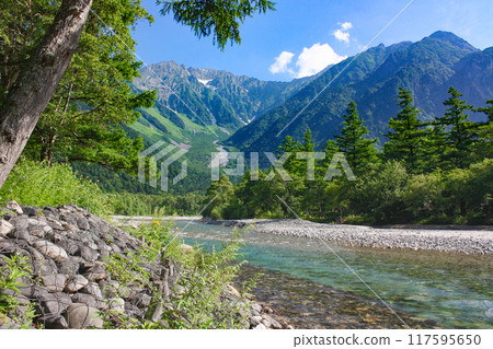 View of Mount Hotaka from near Kappa Bridge in summer 117595650
