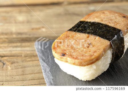 石板板上的垃圾郵件 musubi 117596169