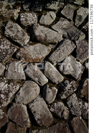 已使用長時間的農舍的石牆背景材料紋理 117596736