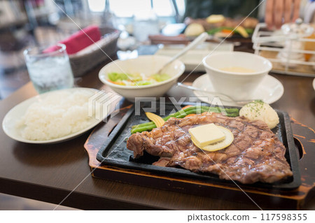 牛排午餐 117598355