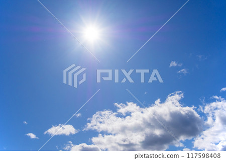[Summer image] Summer sky and midsummer sun 117598408
