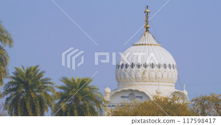 Gurdwara Damdama Sahib is a gurdwara - Sikh place of worship located near Humayun's Tomb on the Outer Ring Road in New Delhi, India 117598417