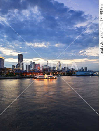 橫濱港未來夜景摩天輪紅磚倉庫 117599256