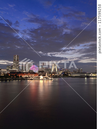 橫濱港未來夜景摩天輪紅磚倉庫 117599258