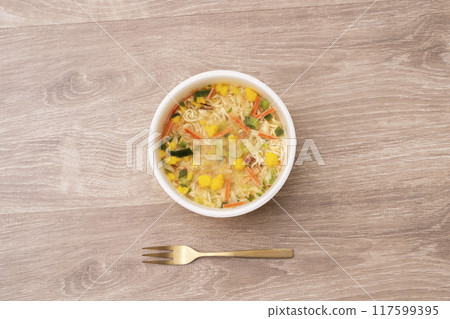 Cup ramen on the table. Cup noodles with various ingredients. Instant noodles, champon noodles, vegetable ramen, etc. 117599395