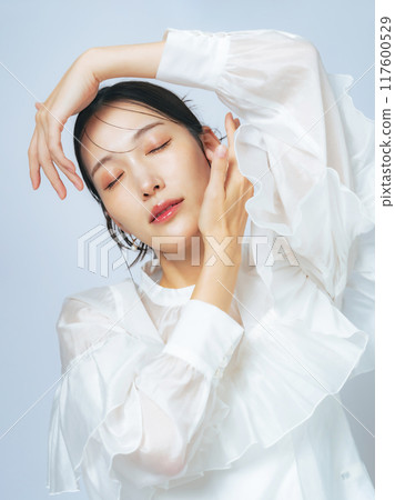Stylish women's beauty and skin care images 117600529