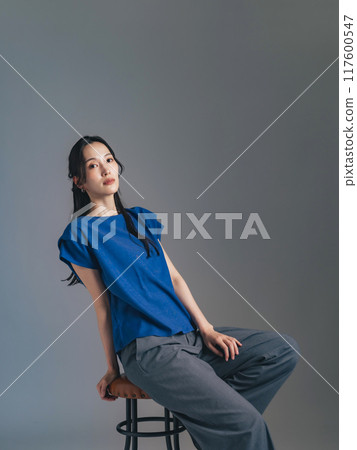 一個酷女人的肖像 一個酷女人的肖像 117600547