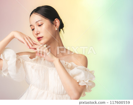 時尚女性的美容與護膚形象 時尚女性的美容與護膚形象 117600559
