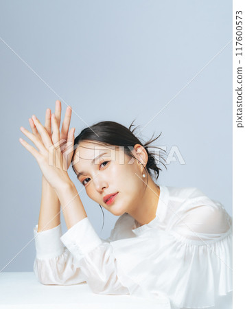 Stylish women's beauty and skin care images 117600573