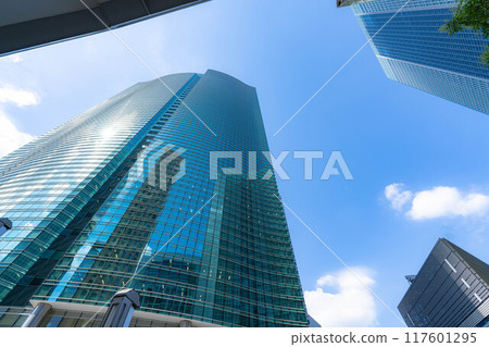 [都會風景]初夏的東京新橋附近的建築[東京] 117601295