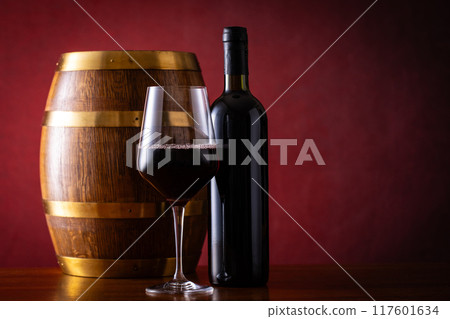 紅酒與陳釀桶 紅酒與陳釀桶 117601634