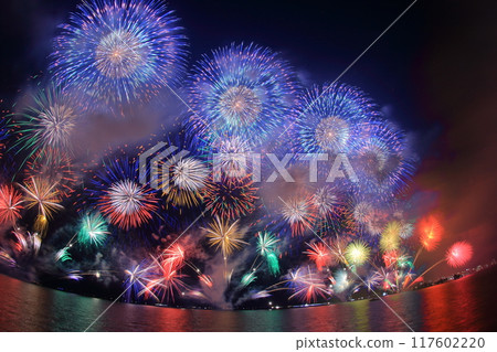 瀑布節日煙花 瀑布節日煙花 117602220