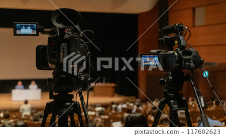 Photographs of the lecture and the hall 117602623