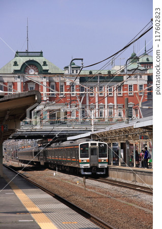 211系列車抵達磚砌高崎線深谷站_2010年4月10日攝 211系列車抵達磚砌高崎線深谷站_2010年4月10日攝 117602823