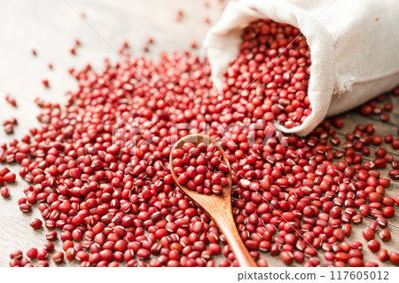 Red beans in cloth bag on wooden board Red beans in cloth bag on wooden board 117605012