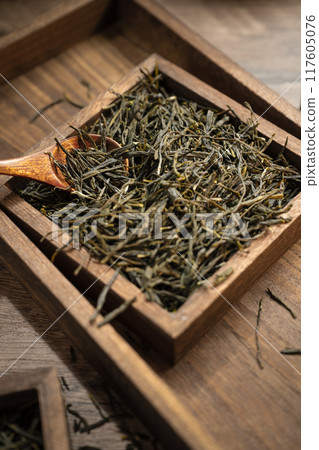 Green tea in wooden box and barrel on wooden board 117605076