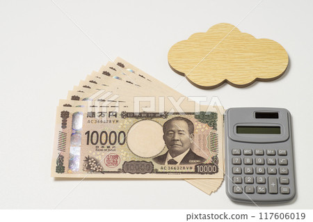 新版10萬日元紙幣、記事板和計算器 新版10萬日元紙幣、記事板和計算器 117606019