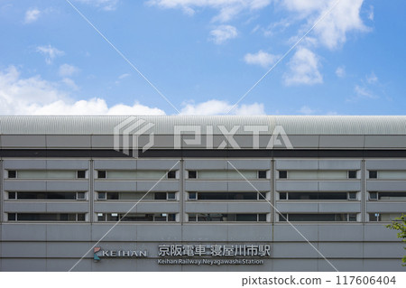 Neyagawashi Station building and blue sky Neyagawashi Station building and blue sky 117606404