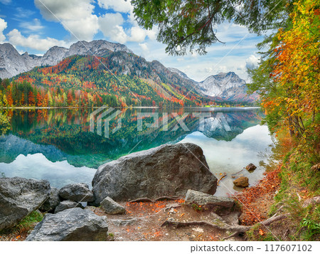 Breathtaking autumn scene of Vorderer Langbathsee lake. 117607102
