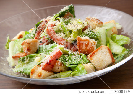 Caesar salad  117608139
