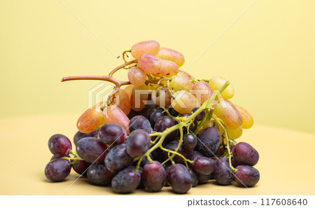 bunches of grapes bunches of grapes 117608640