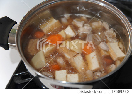 Cooking stew of chicken thighs, bamboo shoots and deep-fried tofu Cooking stew of chicken thighs, bamboo shoots and deep-fried tofu 117609280