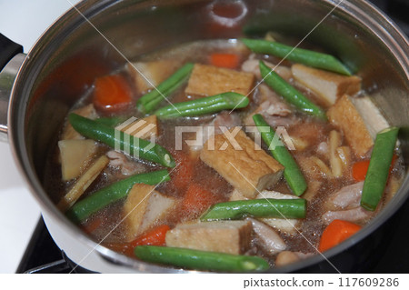 如何做雞腿、竹筍、炸豆腐燉菜 117609286